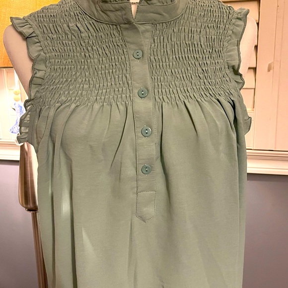 Fancy sleeveless mint green XL light weight summer ruffle top - Picture 2 of 6